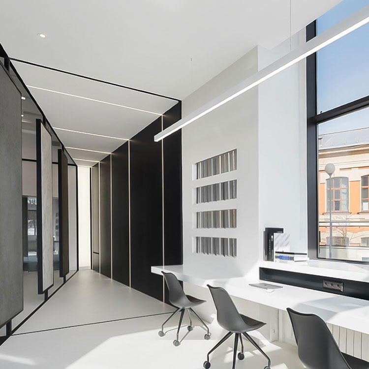 Proč mají moderní stolní lampy bezdrátové nabíjení